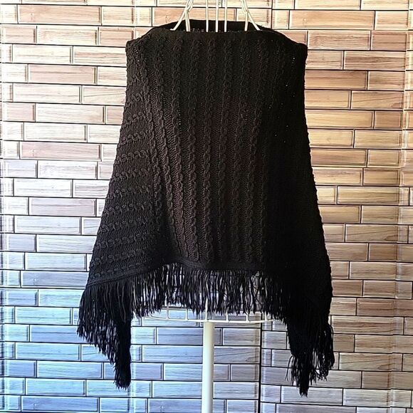 Questions by " Say What " poncho - Picture 1 of 7